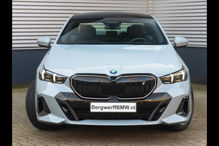 BMW i5 xDrive40 M-Sport Pro - Pano - Bowers & Wilkins - Driving Ass Prof - Active Steering