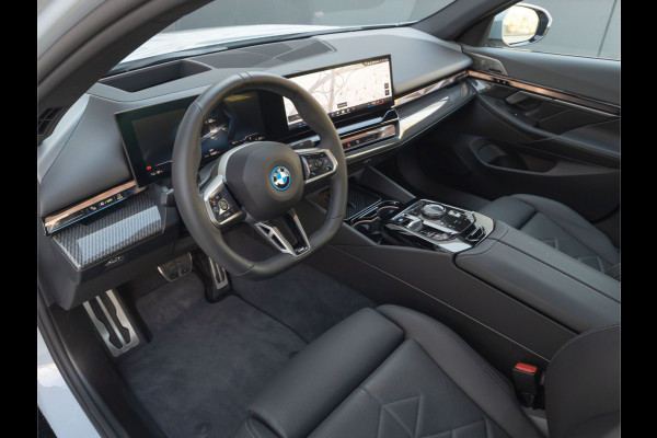 BMW i5 xDrive40 M-Sport Pro - Pano - Bowers & Wilkins - Driving Ass Prof - Active Steering