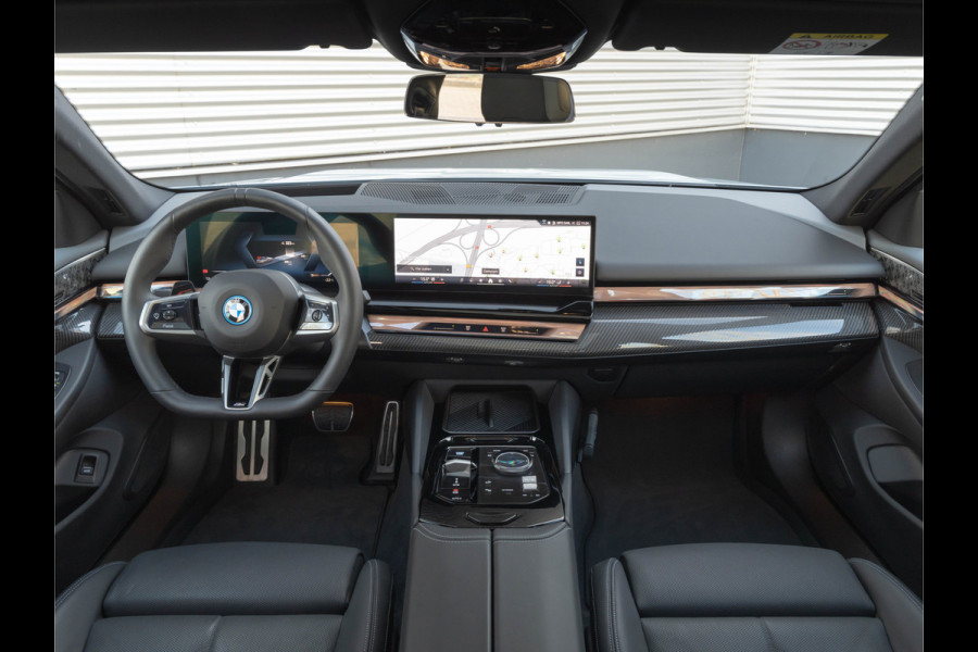 BMW i5 xDrive40 M-Sport Pro - Pano - Bowers & Wilkins - Driving Ass Prof - Active Steering