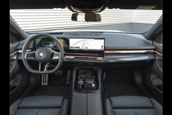 BMW i5 xDrive40 M-Sport Pro - Pano - Bowers & Wilkins - Driving Ass Prof - Active Steering