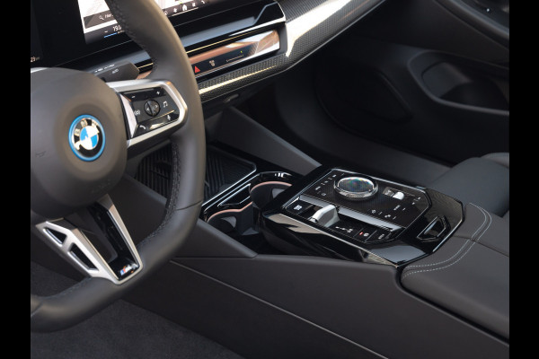 BMW i5 xDrive40 M-Sport Pro - Pano - Bowers & Wilkins - Driving Ass Prof - Active Steering