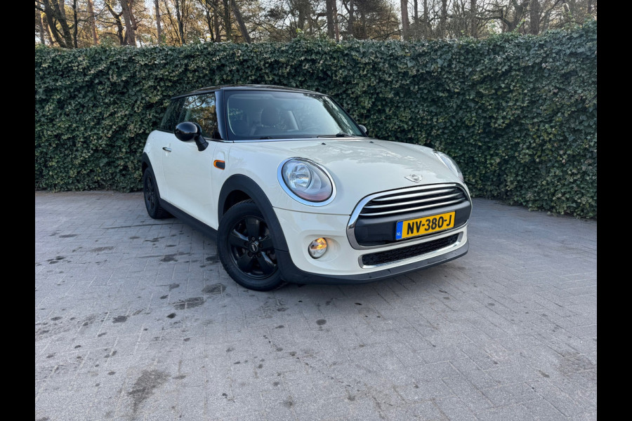 MINI One 1.2 102pk Cooper Business | Org NL | Navi | Airco | Zwarte wielen