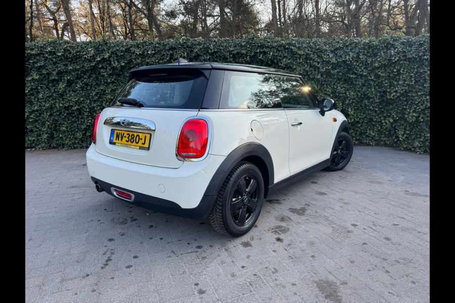 MINI One 1.2 102pk Cooper Business | Org NL | Navi | Airco | Zwarte wielen