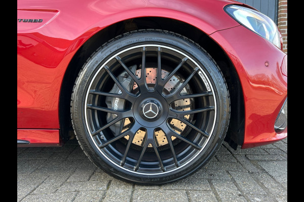 Mercedes-Benz C-Klasse AMG 63 / Pano / Schaalstoelen / Dealer ondr / Burmester / Keyless / Sfeer verl / Carbon / Camera