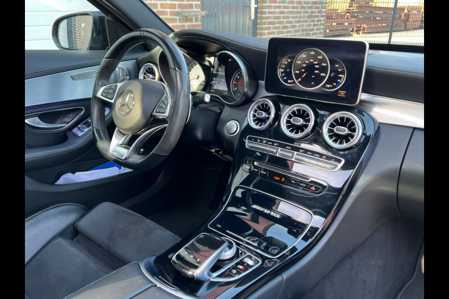 Mercedes-Benz C-Klasse AMG 63 / Pano / Schaalstoelen / Dealer ondr / Burmester / Keyless / Sfeer verl / Carbon / Camera