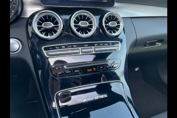 Mercedes-Benz C-Klasse AMG 63 / Pano / Schaalstoelen / Dealer ondr / Burmester / Keyless / Sfeer verl / Carbon / Camera