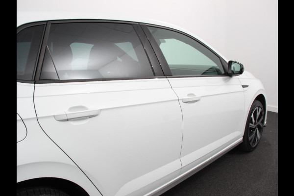 Volkswagen Polo 1.0 TSI R-Line DSG | Navigatie | App Connect | Climate Control | DAB | LED | Parkeer sensoren | Cruise control adaptive | Lichtmetalen velgen