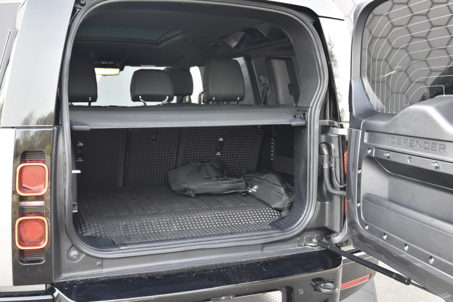 Land Rover Defender 110 P400e 110 X-Dynamic SE URBAN | ADAPTIVE CRUISE | TREKHAAK | STOELVERWARMING | STUURVERWARMING | ELEKTRISCHE STOELEN |