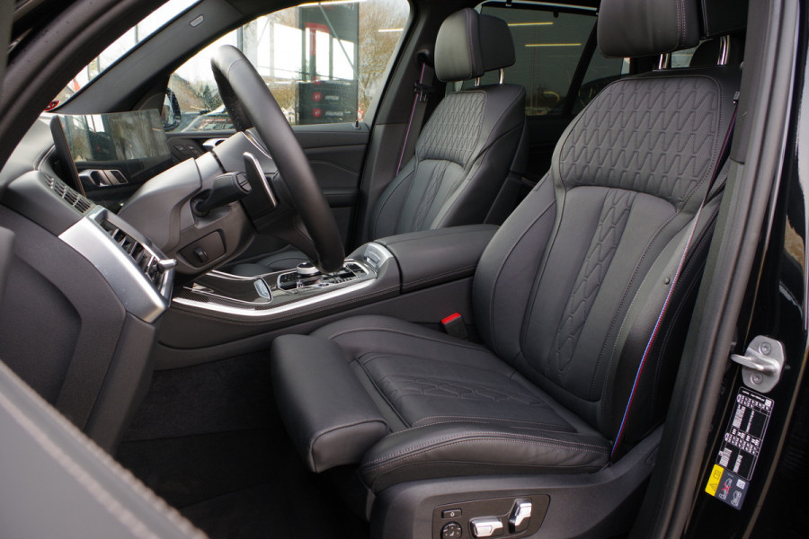 BMW X5 xDrive50e 490 PK M-Sport Pro PHEV, 4-Wielsturing, Panoramadak, Head-Up, Massage, Carbon Trim, Trekhaak, H/K Sound