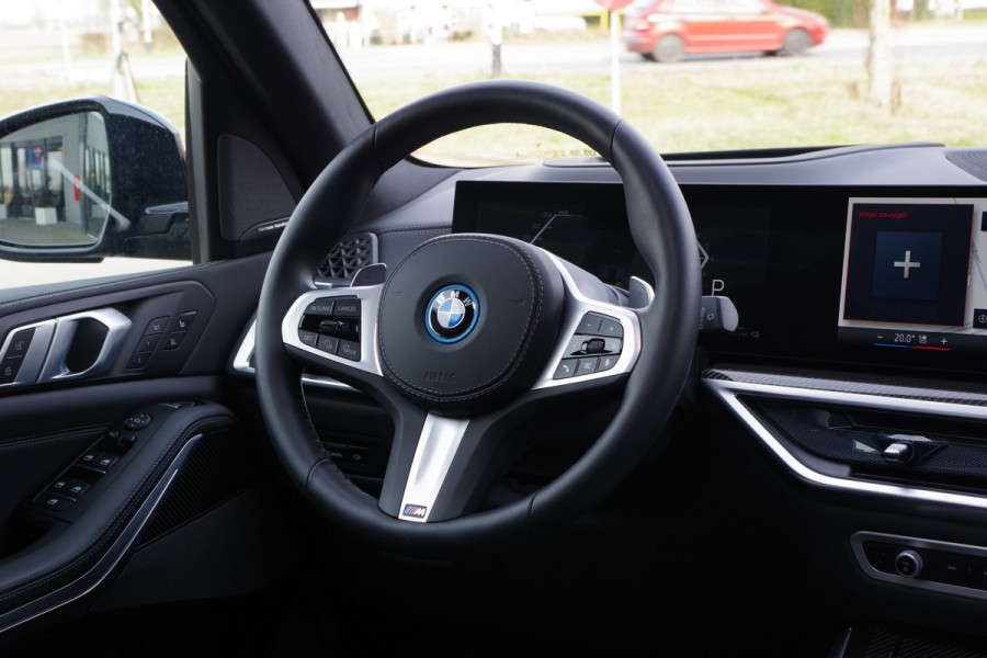 BMW X5 xDrive50e 490 PK M-Sport Pro PHEV, 4-Wielsturing, Panoramadak, Head-Up, Massage, Carbon Trim, Trekhaak, H/K Sound