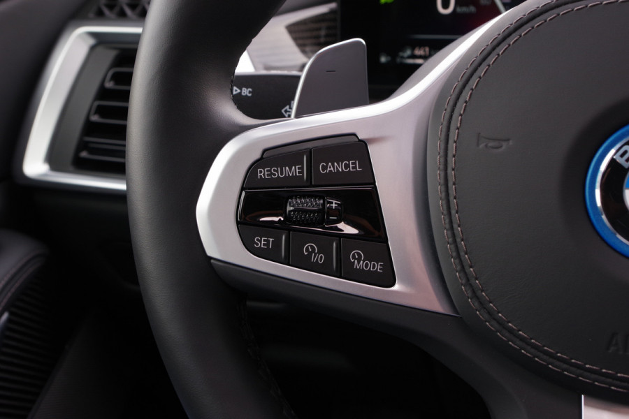 BMW X5 xDrive50e 490 PK M-Sport Pro PHEV, 4-Wielsturing, Panoramadak, Head-Up, Massage, Carbon Trim, Trekhaak, H/K Sound
