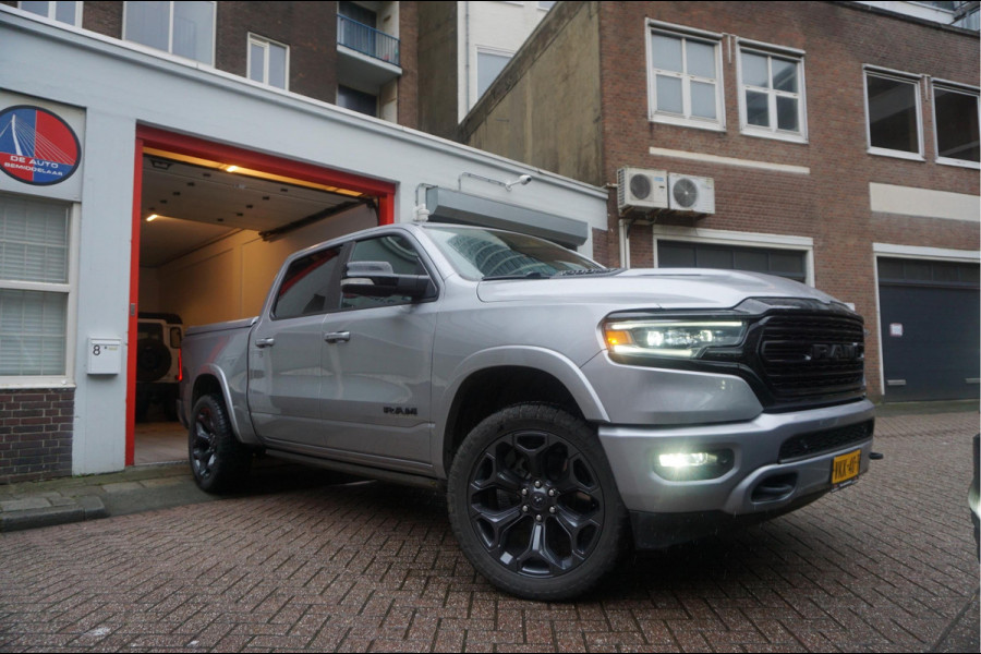 Dodge Ram 1500 5.7 V8 HEMI AWD AUT8 Limited Night Edition * Luchtvering * Panoramadak * Harman Kardon * Groot Navi * Head Up Display * GPS Volgsysteem * 4x stoelverwarming -ventilatie *