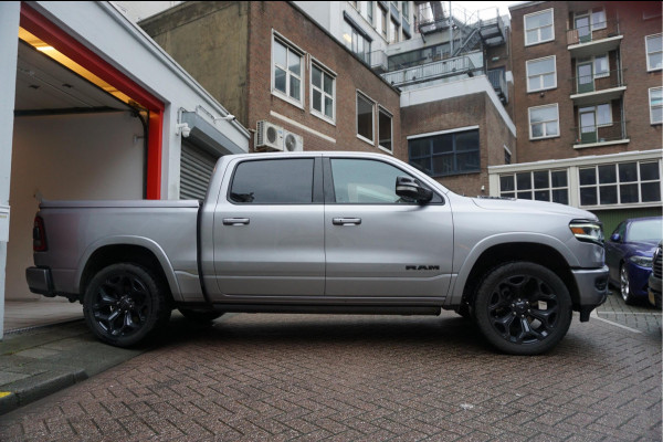 Dodge Ram 1500 5.7 V8 HEMI AWD AUT8 Limited Night Edition * Luchtvering * Panoramadak * Harman Kardon * Groot Navi * Head Up Display * GPS Volgsysteem * 4x stoelverwarming -ventilatie *