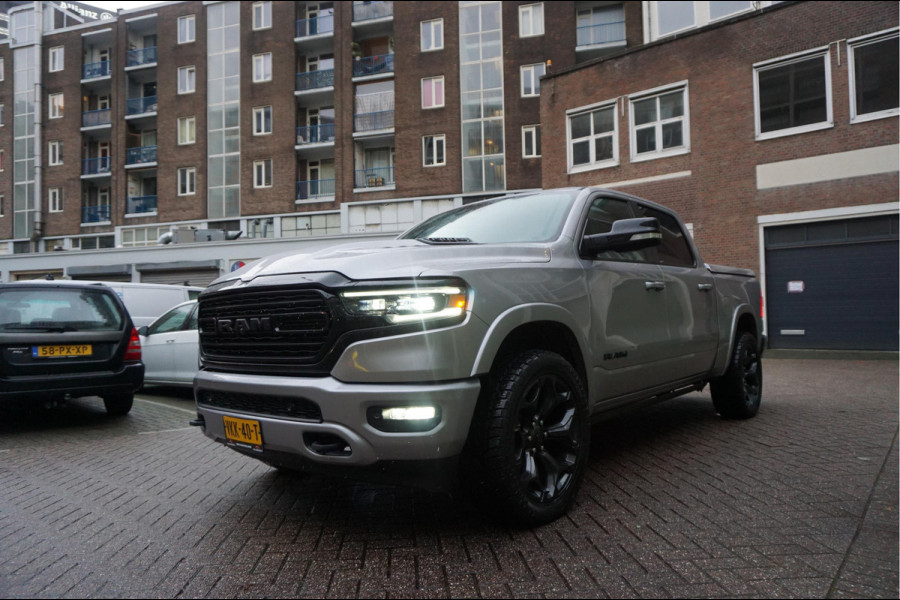 Dodge Ram 1500 5.7 V8 HEMI AWD AUT8 Limited Night Edition * Luchtvering * Panoramadak * Harman Kardon * Groot Navi * Head Up Display * GPS Volgsysteem * 4x stoelverwarming -ventilatie *