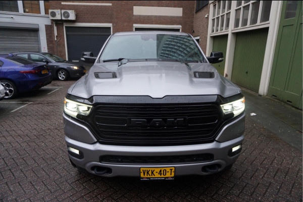 Dodge Ram 1500 5.7 V8 HEMI AWD AUT8 Limited Night Edition * Luchtvering * Panoramadak * Harman Kardon * Groot Navi * Head Up Display * GPS Volgsysteem * 4x stoelverwarming -ventilatie *