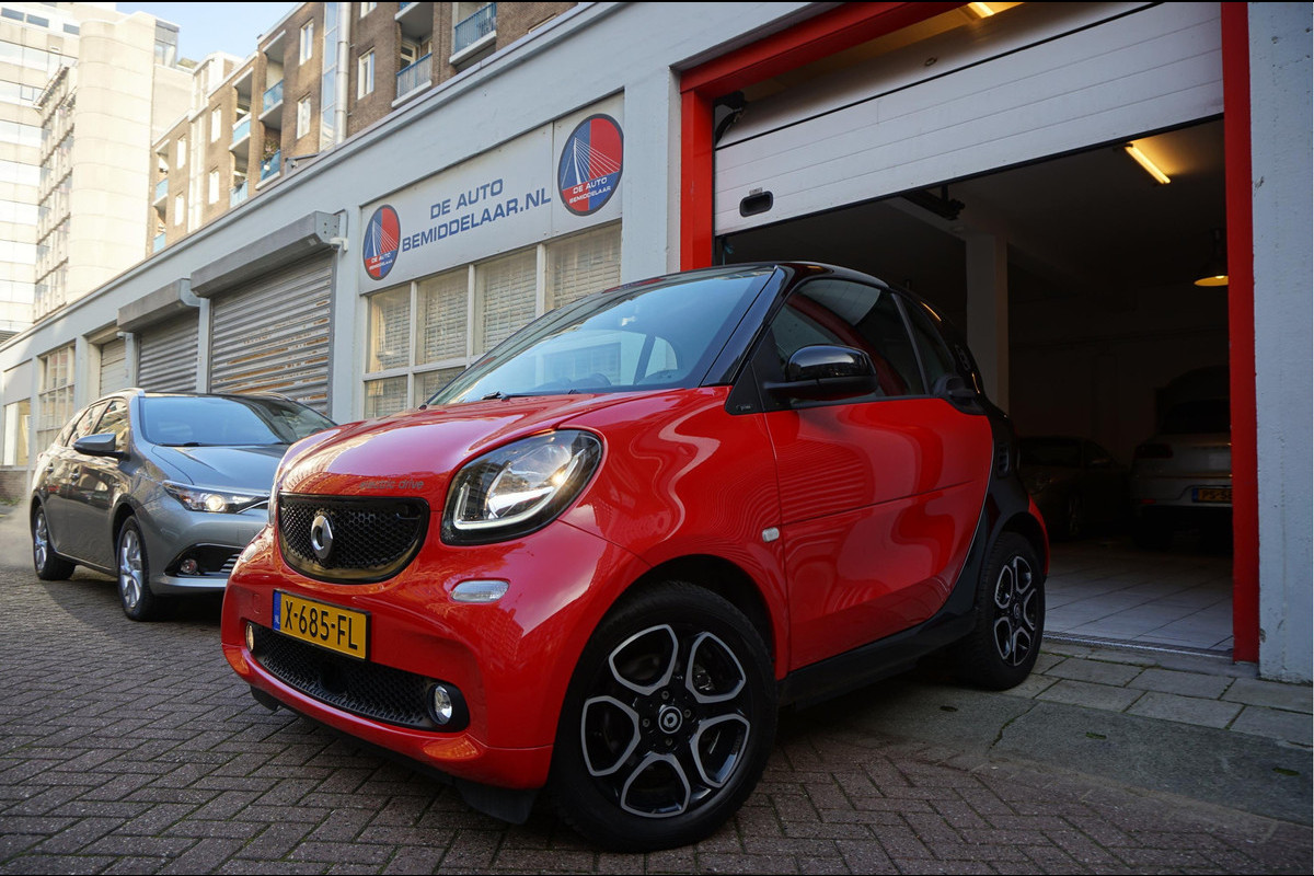 Smart Fortwo EQ prime 18 kWh | Leer | Navi | Verwarmd stuurwiel | Stoelverwarming | Cruise control | LED pakket | 15inch sportvelgen | Touchscreen Full Map Navigatie | BlueTooth interface | Mirrorlink/ Android Auto | Achteruitrijcamera | Parkeersensoren |