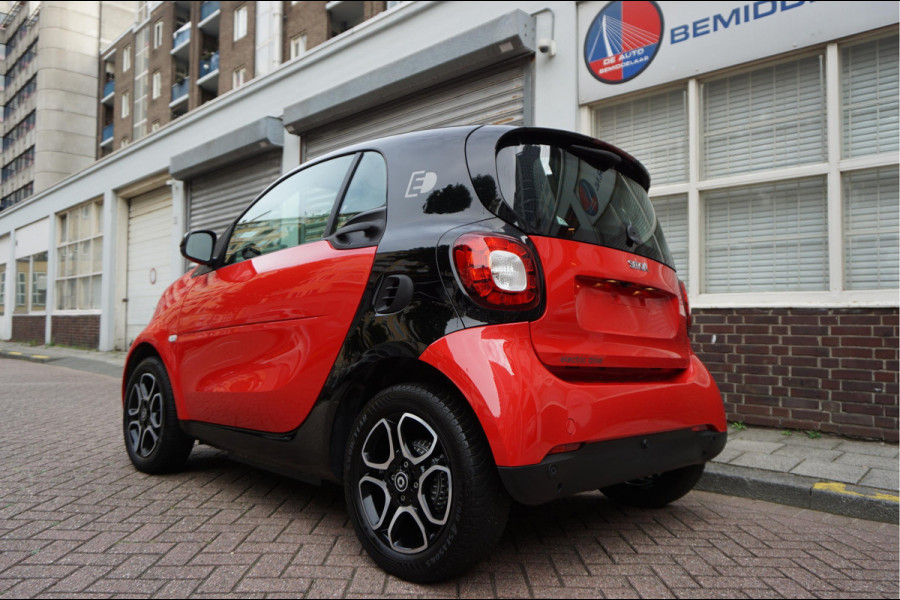 Smart Fortwo EQ prime 18 kWh | Leer | Navi | Verwarmd stuurwiel | Stoelverwarming | Cruise control | LED pakket | 15inch sportvelgen | Touchscreen Full Map Navigatie | BlueTooth interface | Mirrorlink/ Android Auto | Achteruitrijcamera | Parkeersensoren |