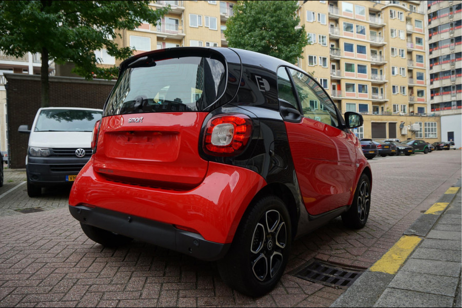 Smart Fortwo EQ prime 18 kWh | Leer | Navi | Verwarmd stuurwiel | Stoelverwarming | Cruise control | LED pakket | 15inch sportvelgen | Touchscreen Full Map Navigatie | BlueTooth interface | Mirrorlink/ Android Auto | Achteruitrijcamera | Parkeersensoren |