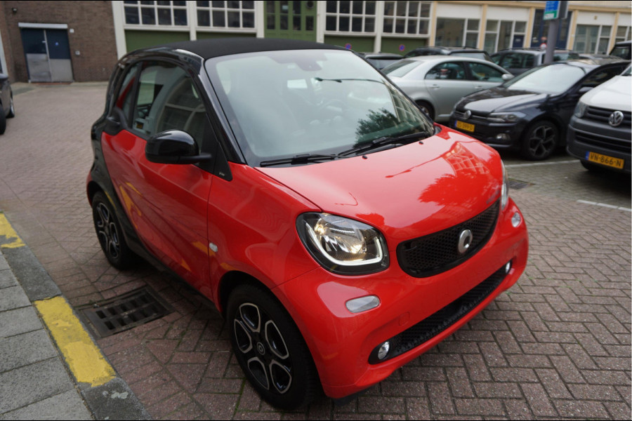 Smart Fortwo EQ prime 18 kWh | Leer | Navi | Verwarmd stuurwiel | Stoelverwarming | Cruise control | LED pakket | 15inch sportvelgen | Touchscreen Full Map Navigatie | BlueTooth interface | Mirrorlink/ Android Auto | Achteruitrijcamera | Parkeersensoren |