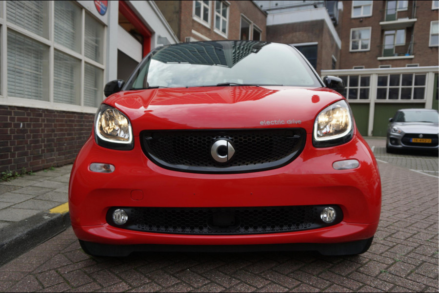 Smart Fortwo EQ prime 18 kWh | Leer | Navi | Verwarmd stuurwiel | Stoelverwarming | Cruise control | LED pakket | 15inch sportvelgen | Touchscreen Full Map Navigatie | BlueTooth interface | Mirrorlink/ Android Auto | Achteruitrijcamera | Parkeersensoren |