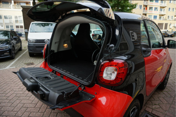 Smart Fortwo EQ prime 18 kWh | Leer | Navi | Verwarmd stuurwiel | Stoelverwarming | Cruise control | LED pakket | 15inch sportvelgen | Touchscreen Full Map Navigatie | BlueTooth interface | Mirrorlink/ Android Auto | Achteruitrijcamera | Parkeersensoren |