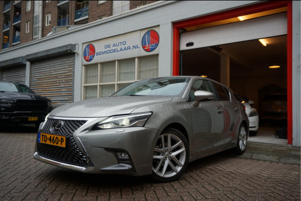 Lexus CT 200h Luxury Line | Leer | Opendak | Adaptive cruise | Lane departure | Camera | Electrisch verstelbare stoelen | Pack memory + stoelverwarming | Apple Carplay |