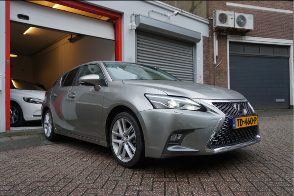 Lexus CT 200h Luxury Line | Leer | Opendak | Adaptive cruise | Lane departure | Camera | Electrisch verstelbare stoelen | Pack memory + stoelverwarming | Apple Carplay |