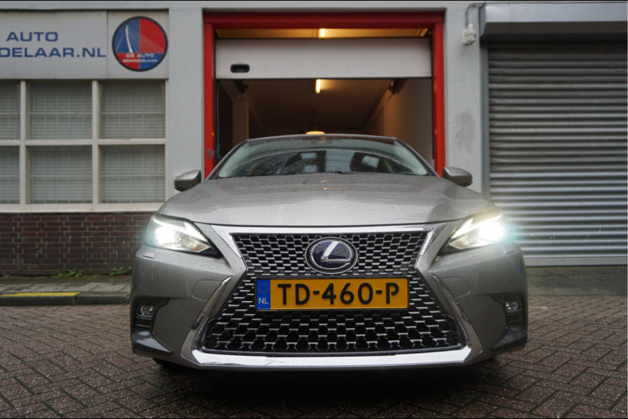 Lexus CT 200h Luxury Line | Leer | Opendak | Adaptive cruise | Lane departure | Camera | Electrisch verstelbare stoelen | Pack memory + stoelverwarming | Apple Carplay |