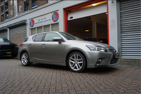 Lexus CT 200h Luxury Line | Leer | Opendak | Adaptive cruise | Lane departure | Camera | Electrisch verstelbare stoelen | Pack memory + stoelverwarming | Apple Carplay |