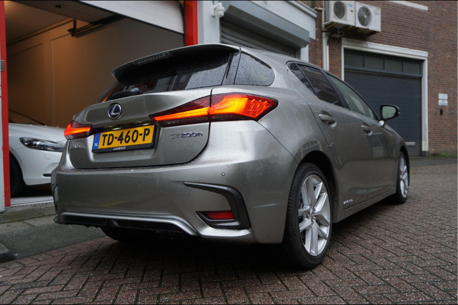 Lexus CT 200h Luxury Line | Leer | Opendak | Adaptive cruise | Lane departure | Camera | Electrisch verstelbare stoelen | Pack memory + stoelverwarming | Apple Carplay |