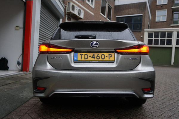 Lexus CT 200h Luxury Line | Leer | Opendak | Adaptive cruise | Lane departure | Camera | Electrisch verstelbare stoelen | Pack memory + stoelverwarming | Apple Carplay |