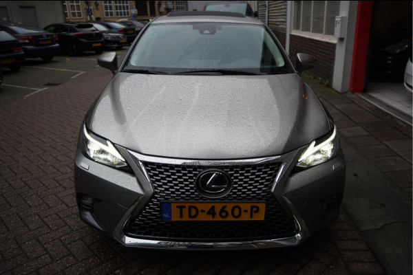 Lexus CT 200h Luxury Line | Leer | Opendak | Adaptive cruise | Lane departure | Camera | Electrisch verstelbare stoelen | Pack memory + stoelverwarming | Apple Carplay |