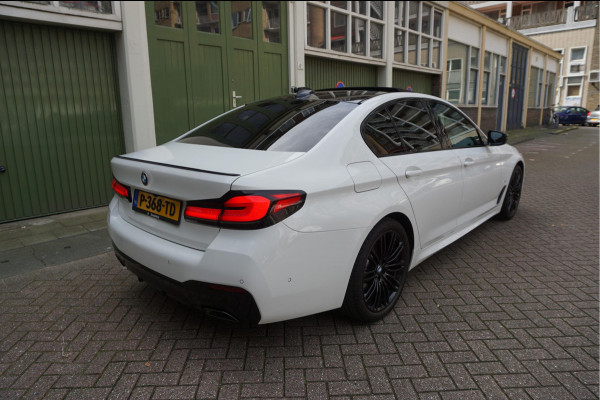 BMW 5 Serie 520i Business Edition Plus M-SPORT * LASER LEER ADAPTIVE Pack Memory Trekhaak NL Auto Dealer onderhouden