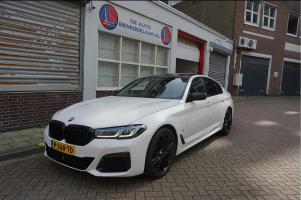 BMW 5 Serie 520i Business Edition Plus M-SPORT * LASER LEER ADAPTIVE Pack Memory Trekhaak NL Auto Dealer onderhouden