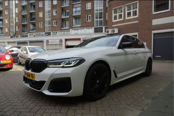 BMW 5 Serie 520i Business Edition Plus M-SPORT * LASER LEER ADAPTIVE Pack Memory Trekhaak NL Auto Dealer onderhouden