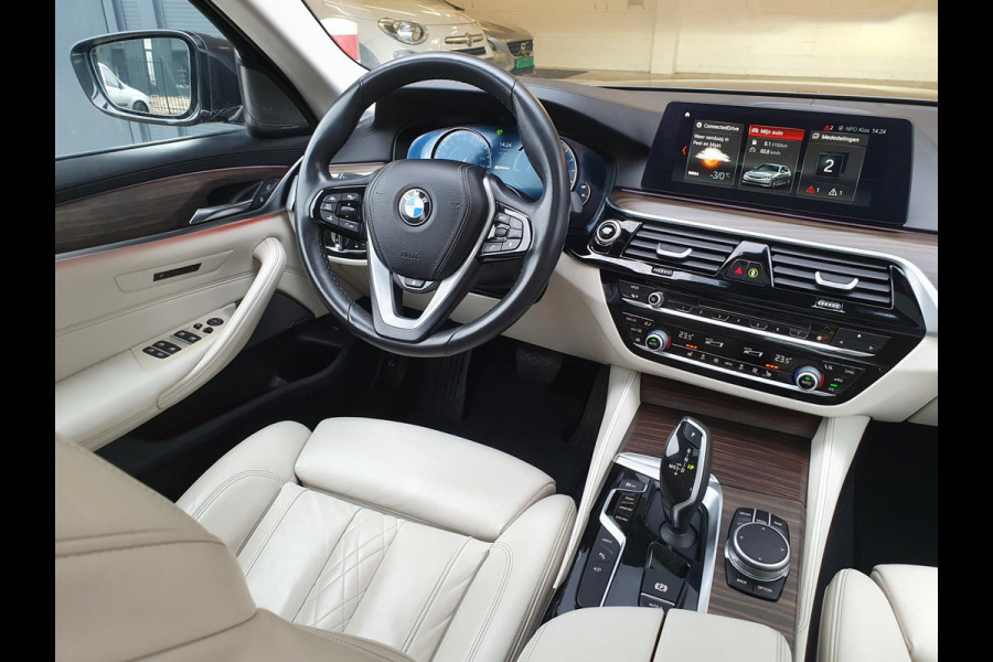 BMW 5 Serie 530e iPerformance High Executive / M-SPORT / SCHUIF-KANTELDAK / STUURVERW. / WIRELESS CHARG. / 360CAM / ACC / NAPPA !