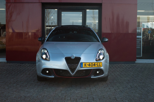 Alfa Romeo Giulietta 1.4 Turbo Sport | Panoramadak | Camera | 18" Velgen