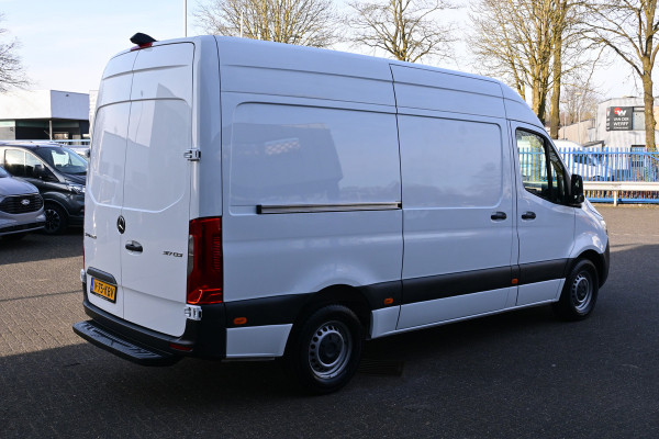 Mercedes-Benz Sprinter 317 CDI L2H2 RWD MBUX met camera en parkeersensoren