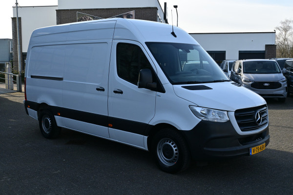 Mercedes-Benz Sprinter 317 CDI L2H2 RWD MBUX met camera en parkeersensoren