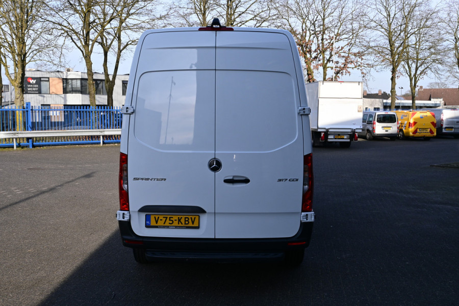 Mercedes-Benz Sprinter 317 CDI L2H2 RWD MBUX met camera en parkeersensoren