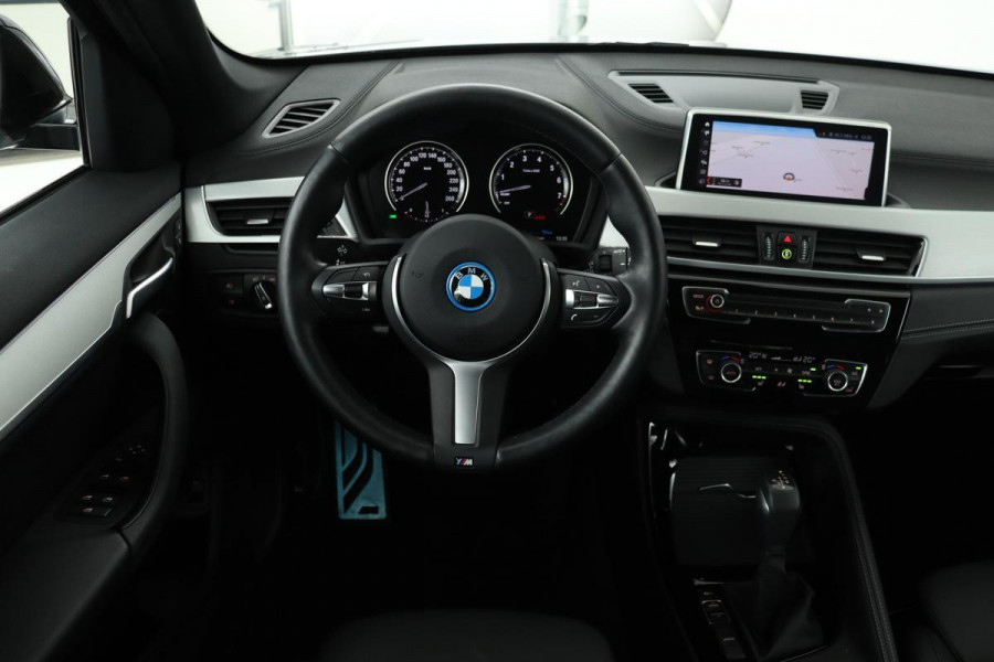 BMW X1 xDrive25e M Sport | Leder | Stoelverwarming | Full LED | Sportstoelen | Navigatie | PDC | Climate control | Cruise control