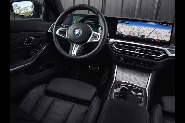 BMW 3-serie 330e xDRIVE | M-SPORT | TREKHAAK | SPORTSTOELEN | ACTIVE CRUISE CONTROL | CAMERA | LEDEREN BEKLEDING | DAB+ | HIFI SOUND | SHADO