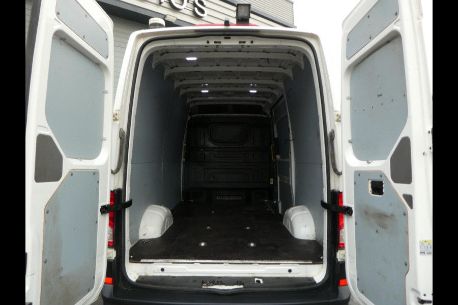 Volkswagen Crafter 35 2.0 TDI L3H3 RWD achterwiel aandrijving 3.5 ton trekhaak