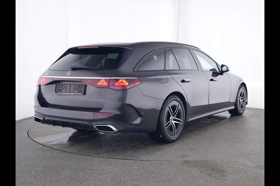 Mercedes-Benz E-Klasse Estate 300 e AMG Plug-In Hybride | Trekhaak | MBUX Superscreen | AMG Styling | Night Pakket | Keyless-Go | Distronic | Selfie Camera | Inclusief 24 maanden MB Certified garantie voor Europa.