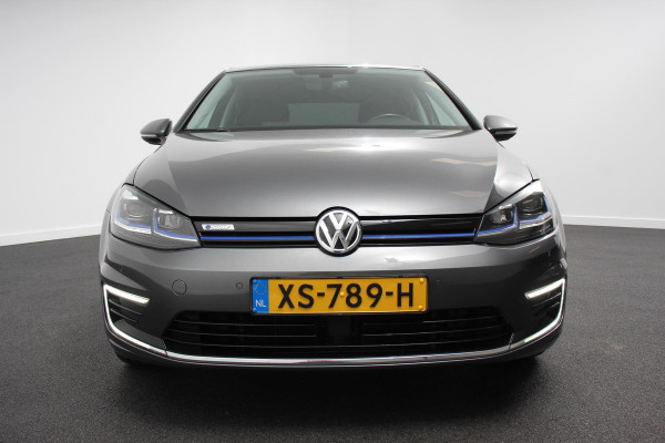 Volkswagen e-Golf e-Golf | Navigatie | Climate Control | Cruise control adaptief | Parkeer sensoren | Lichtmetalen Velgen 17" | Extra getint glas