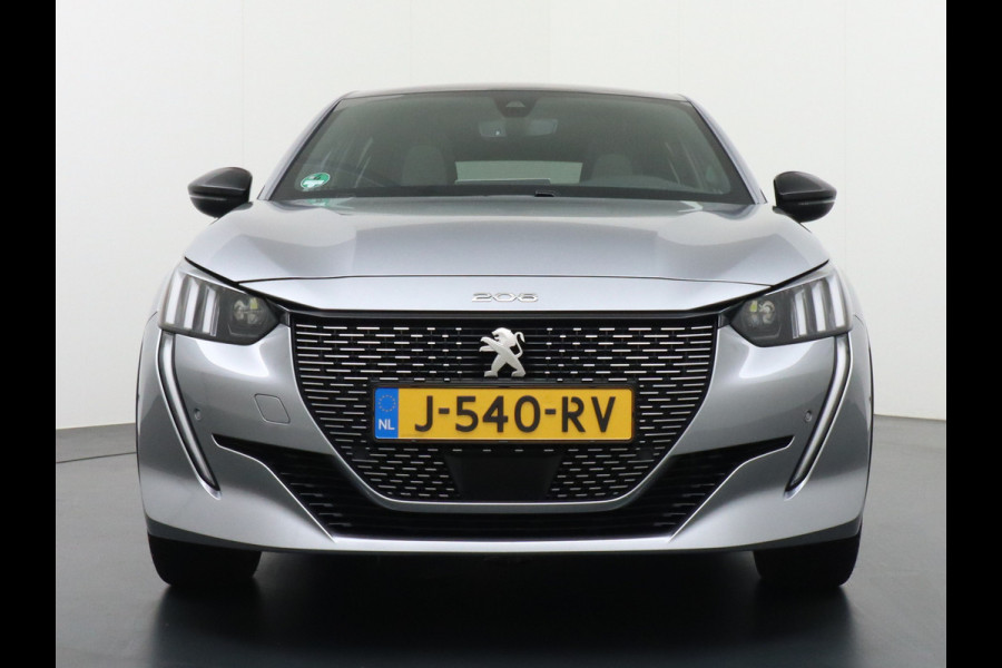 Peugeot e-208 EV GT-line 350 50kWh Panoramadak Apple Carplay Android Auto Adaptieve Cruise Stoelverwarming Camera Keyless Pdc Led DAB+ Lmv 17" Dodehoekdetectie 1/2 Leder Verkeersbord detectie 1e Eigenaar 40.000 nieuw!