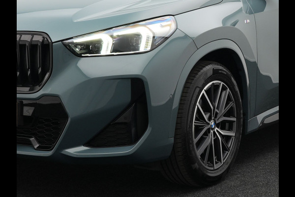 BMW X1 sDrive20i M-Sport | Panodak | Trekhaak af Fabriek | Camera | Carplay | Led | Alcantara Sportstoelen | Keyless |