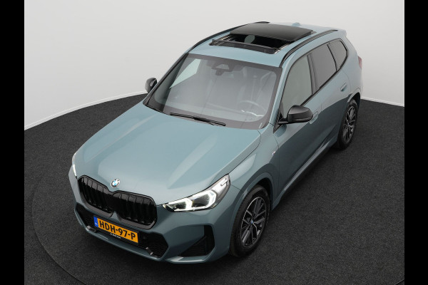 BMW X1 sDrive20i M-Sport | Panodak | Trekhaak af Fabriek | Camera | Carplay | Led | Alcantara Sportstoelen | Keyless |