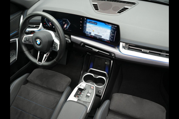 BMW X1 sDrive20i M-Sport | Panodak | Trekhaak af Fabriek | Camera | Carplay | Led | Alcantara Sportstoelen | Keyless |