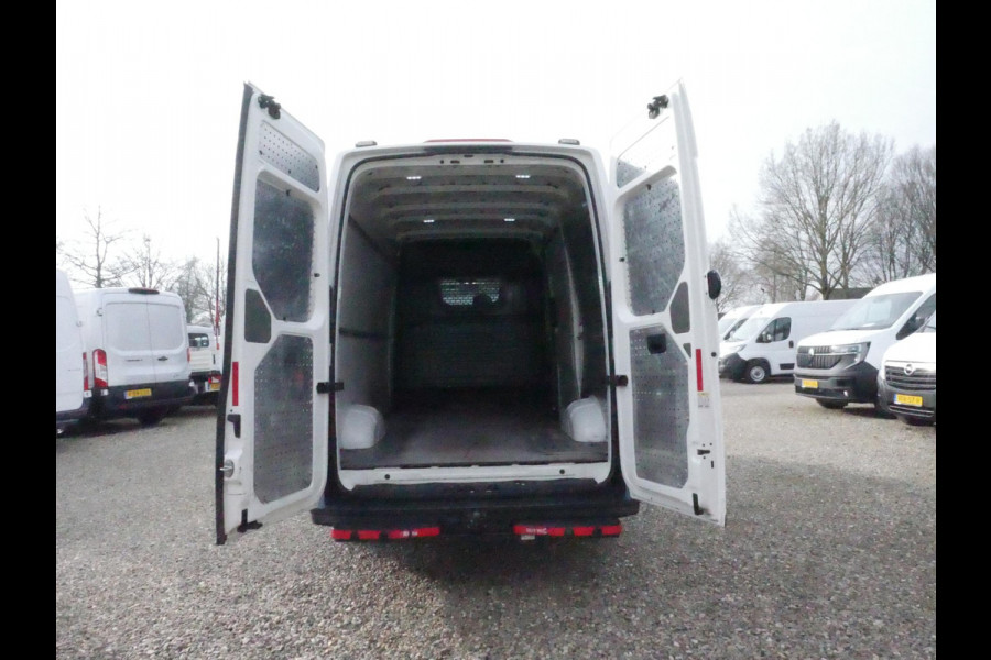 Volkswagen Crafter 2.0 TDI 140PK, L3H3, Airco